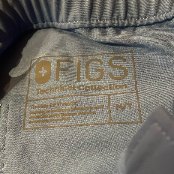 FIGS Scrubs - Picture 4 of 4